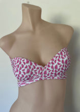Load image into Gallery viewer, Mannequin wearing a pink and white patterned strapless top against a plain background