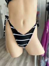 Load image into Gallery viewer, Striped bikini set M-L